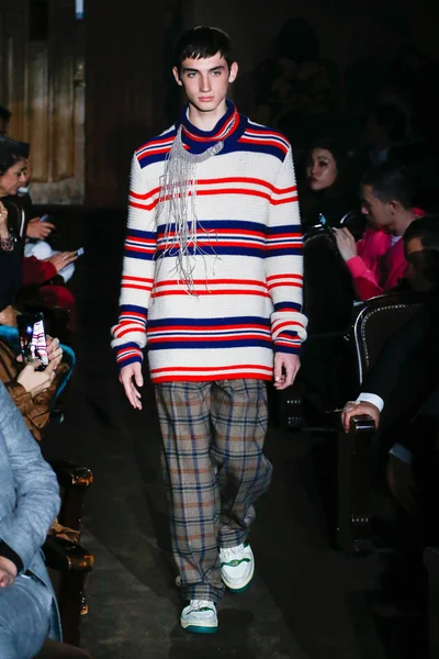 Look 18